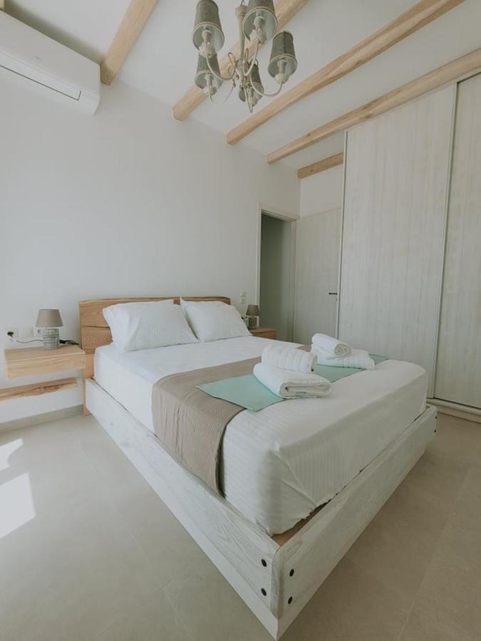 Polivios Suites Adamantas  Esterno foto