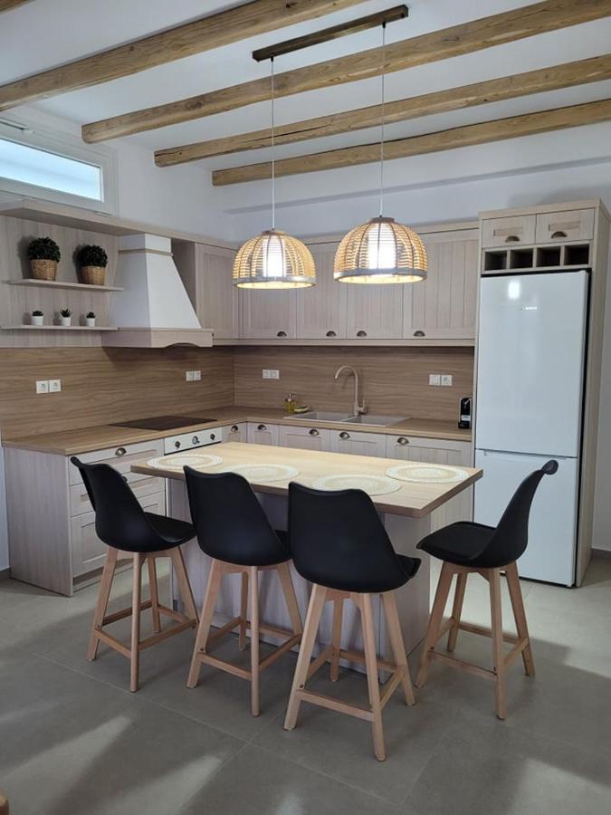 Polivios Suites Adamantas  Esterno foto