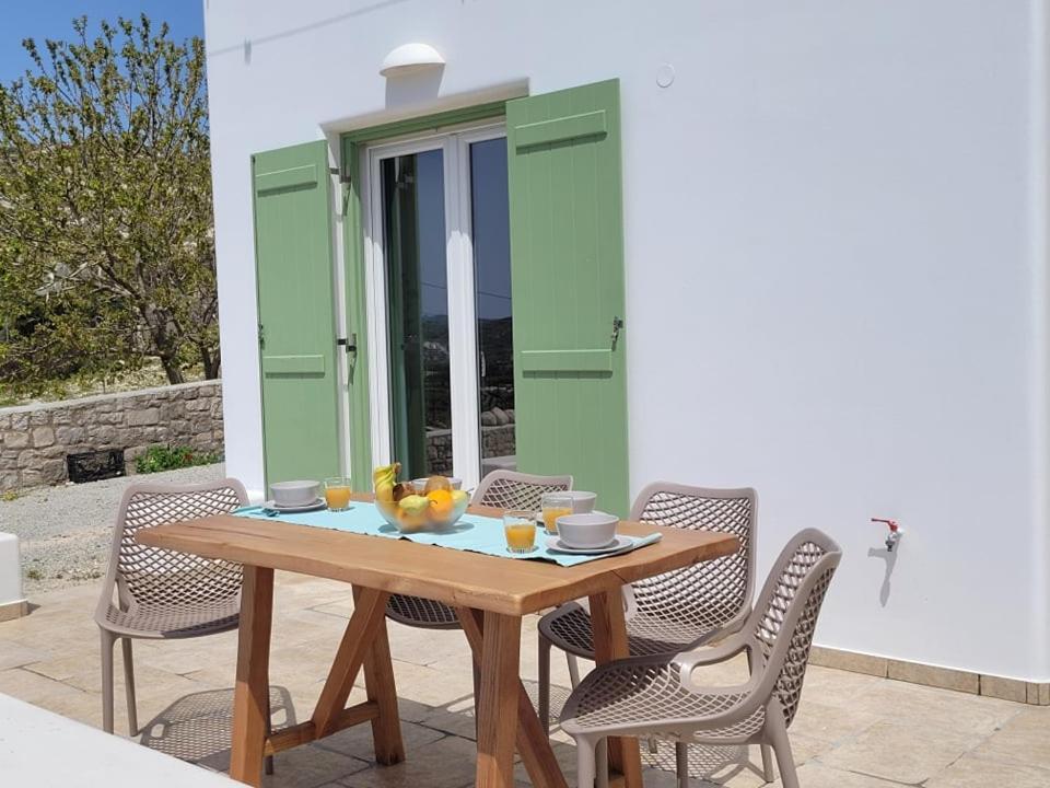 Polivios Suites Adamantas  Esterno foto